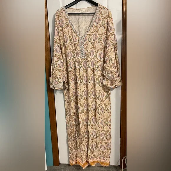 Woman’s dress - Picture 2 of 9